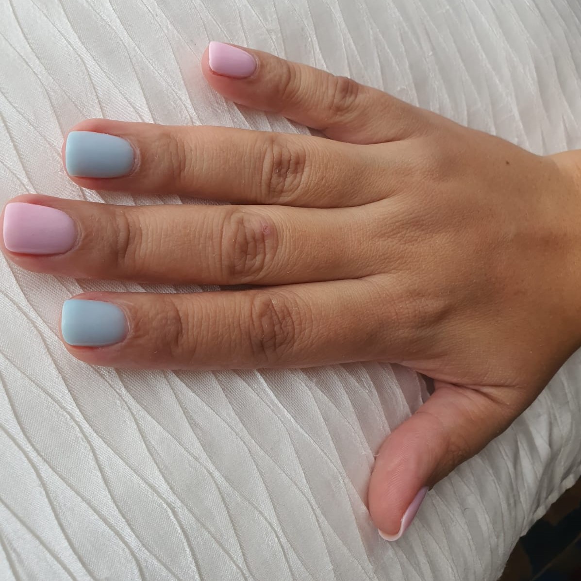AcrylicOverlay
